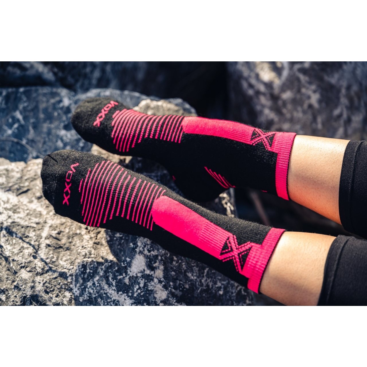 Ponožky slabé z merino WORALF s ionty stříbra ČERNÉ s neon růžovou VoXX 124831 L-11