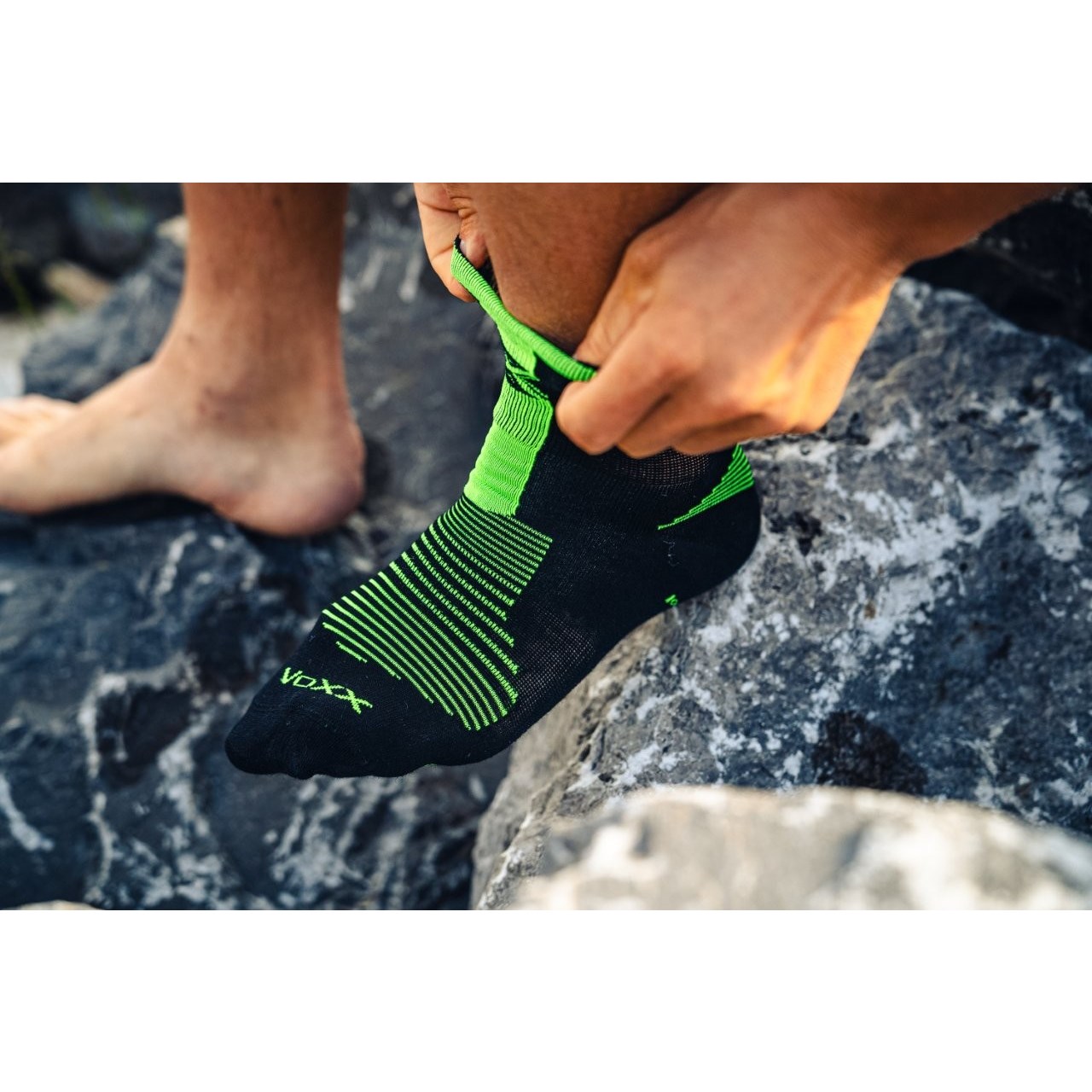 Ponožky slabé z merino WORALF s ionty stříbra ČERNÉ s neon zelenou VoXX 124832 L-11