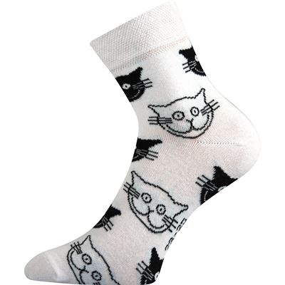 Ponožky dámské letní XANTIPA 45 s kočkami BÍLÉ